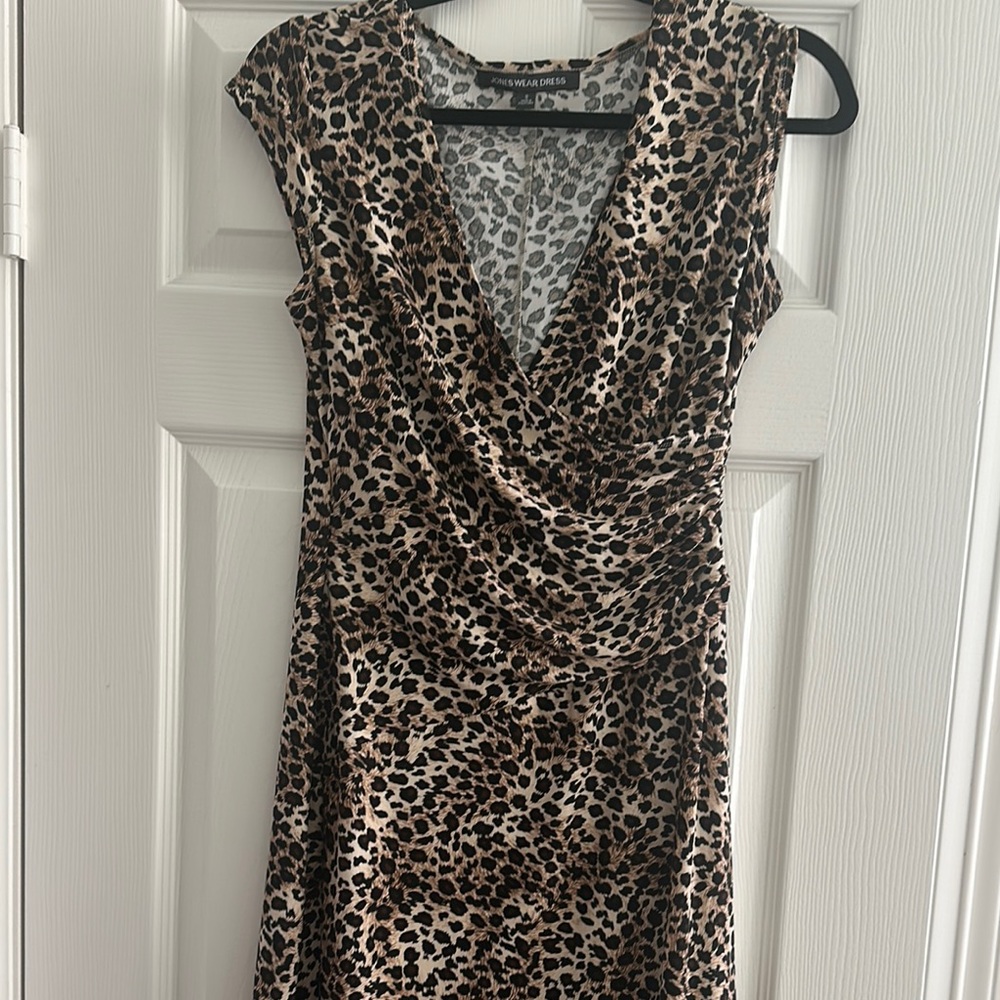 Jones Wear Brown Black Ruched V-Neck Cocktail Dress